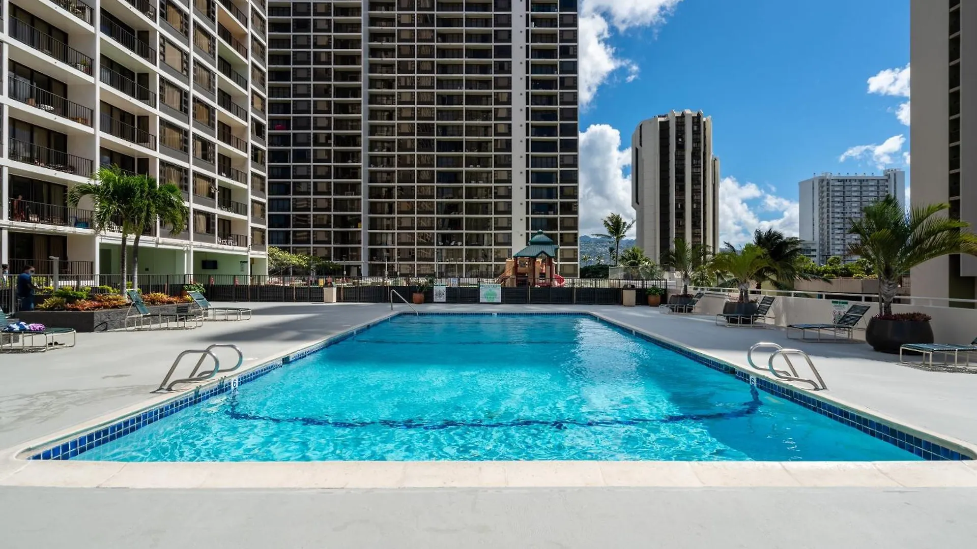 Lägenhet Enjoy The Waikiki Banyan With Ocean Fun, Top Amenities, And Prime Location! Honolulu