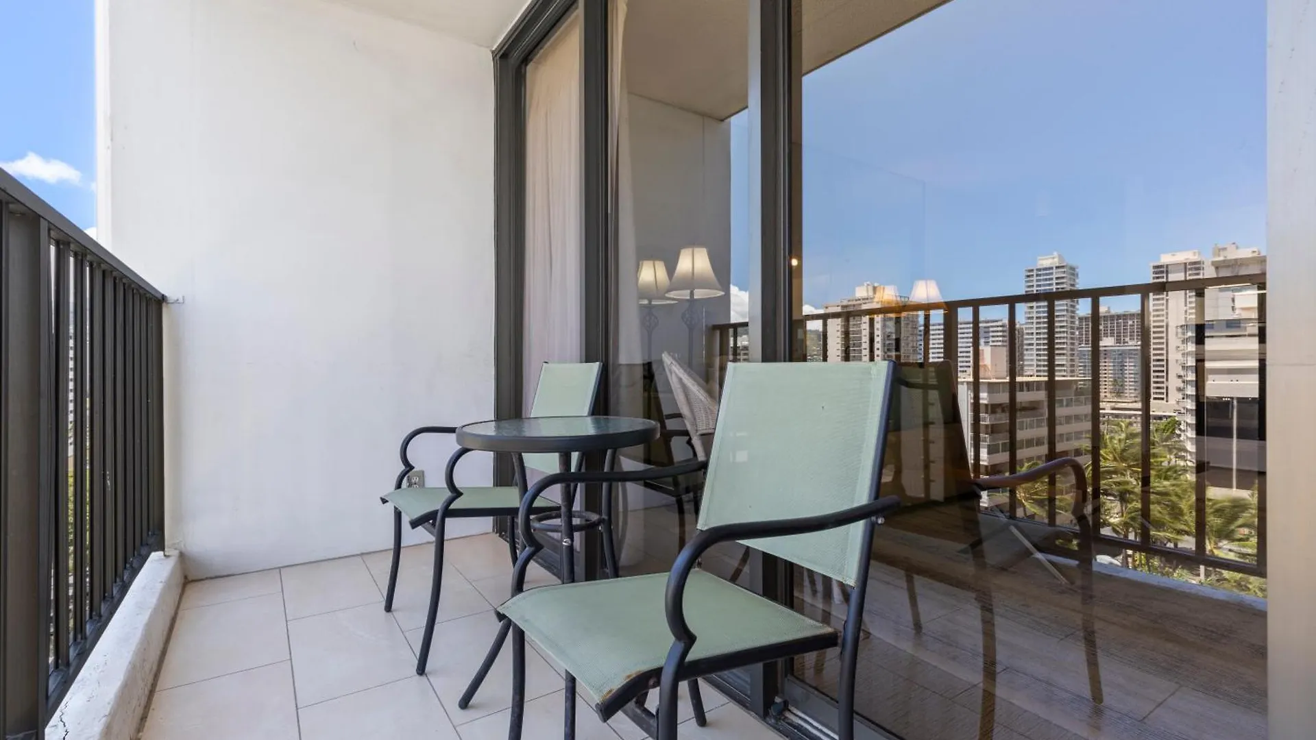 Enjoy The Waikiki Banyan With Ocean Fun, Top Amenities, And Prime Location! Honolulu 0*,  USA