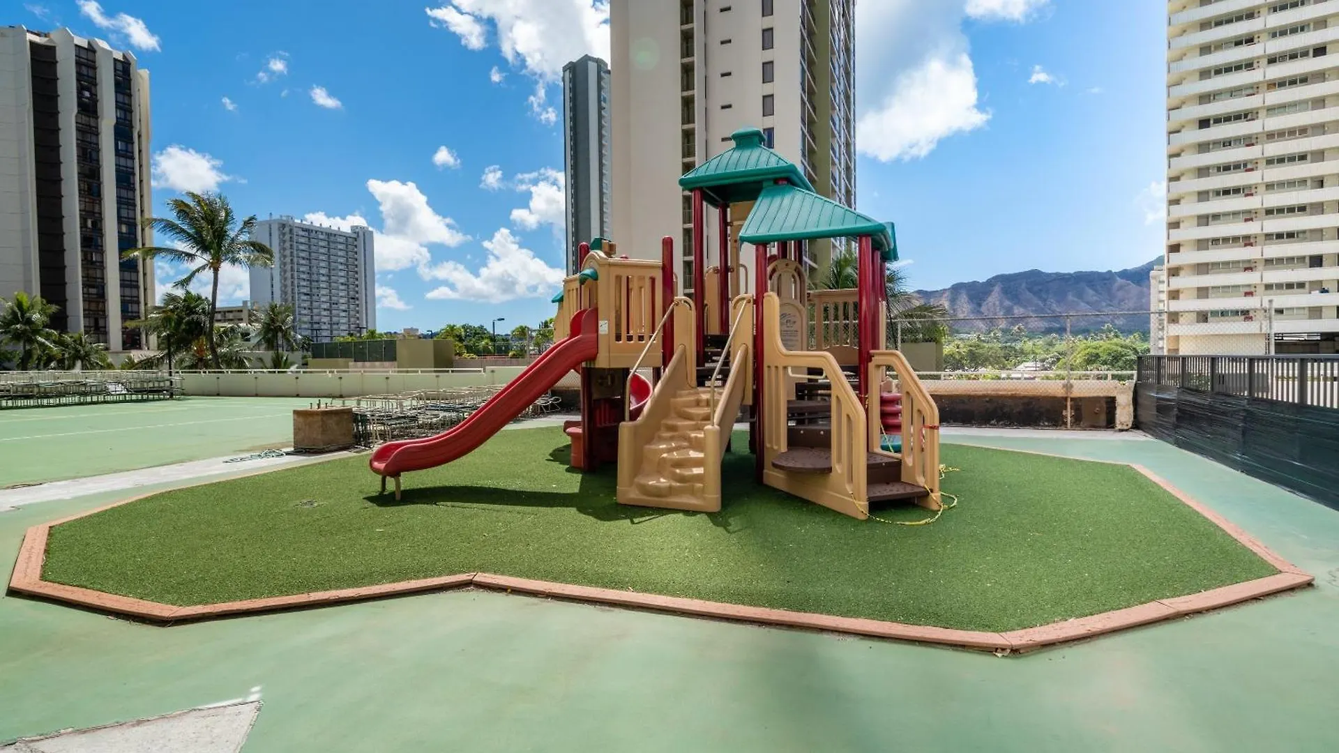 Enjoy The Waikiki Banyan With Ocean Fun, Top Amenities, And Prime Location! Honolulu 0*,  Verenigde Staten